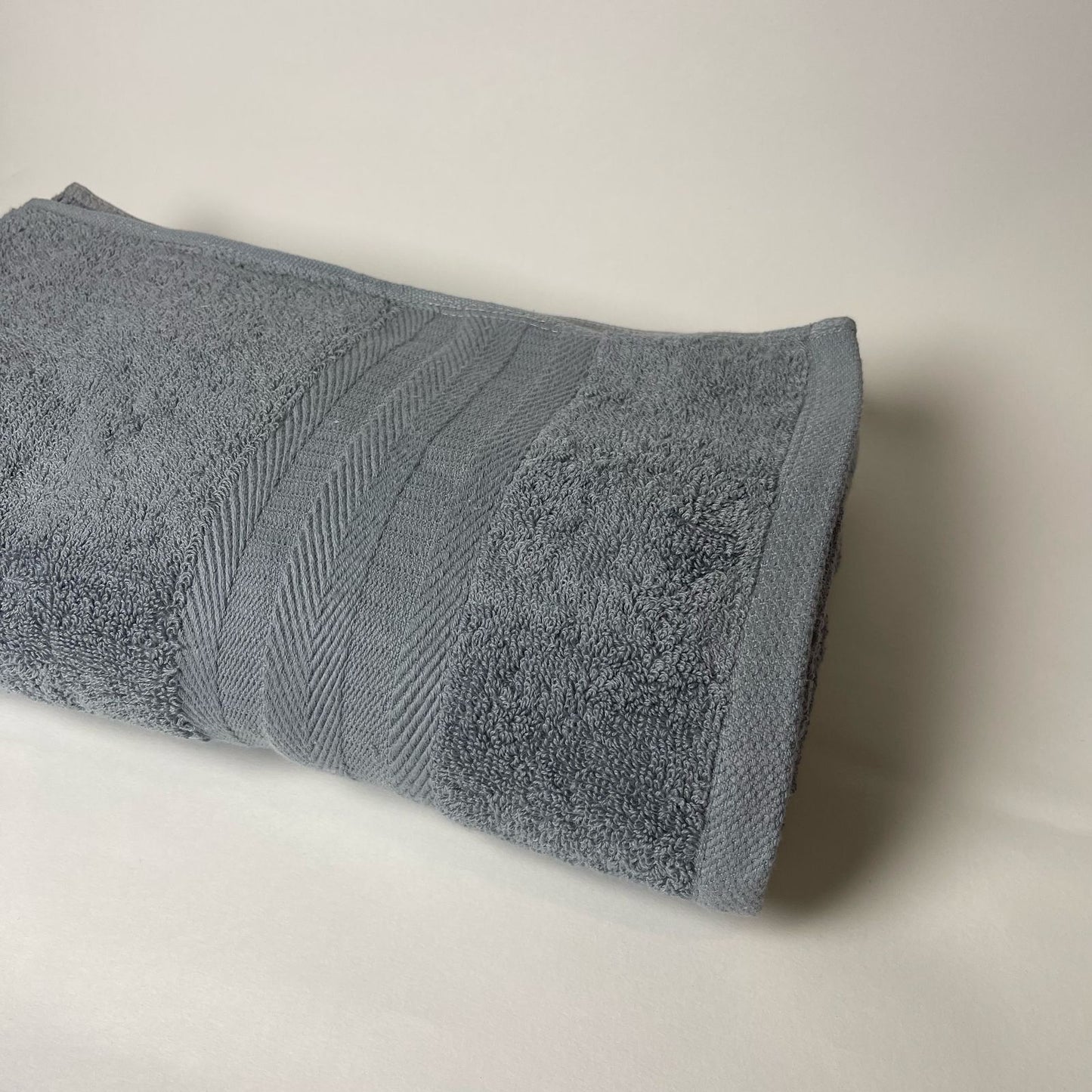 Cotton Oversized Bath Towel Soft and Highly Absorbent Quick Dry Towels for Bathroom Spa Hotel 140 CM X 60 CM 1 Piece